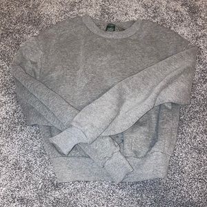 Cropped grey crew neck